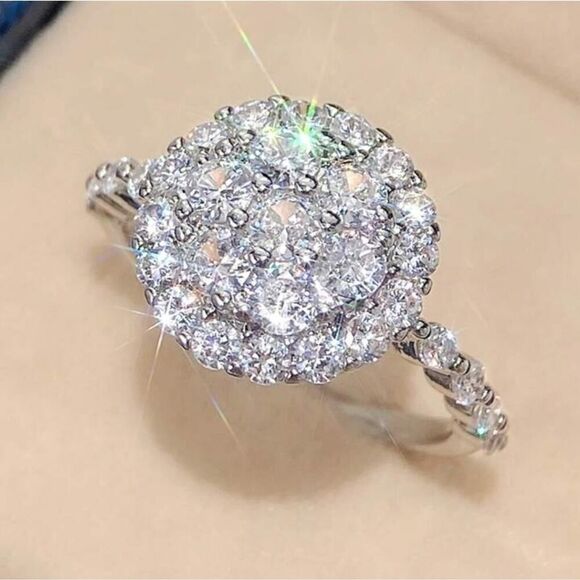 Sparkling 925 Silver Plated Infinity Ring with Micro Paved Round Zirconia Size 7 - Picture 3 of 9